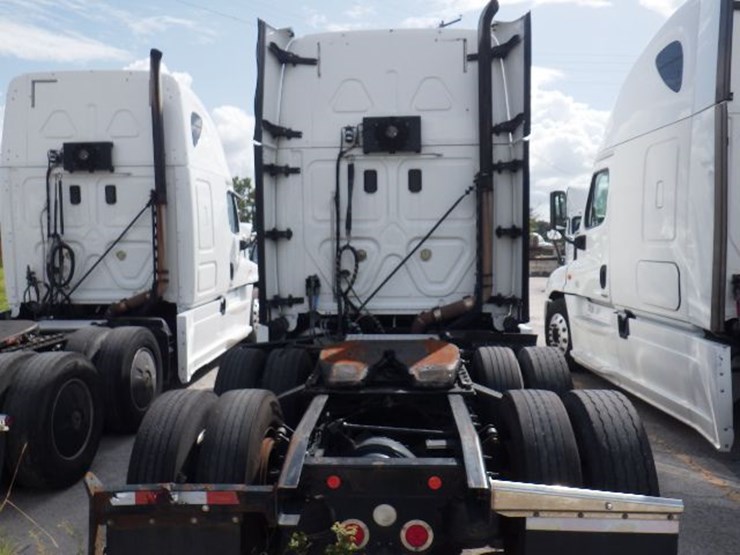 2017-freightliner-cascadia-125-evolution-image-11