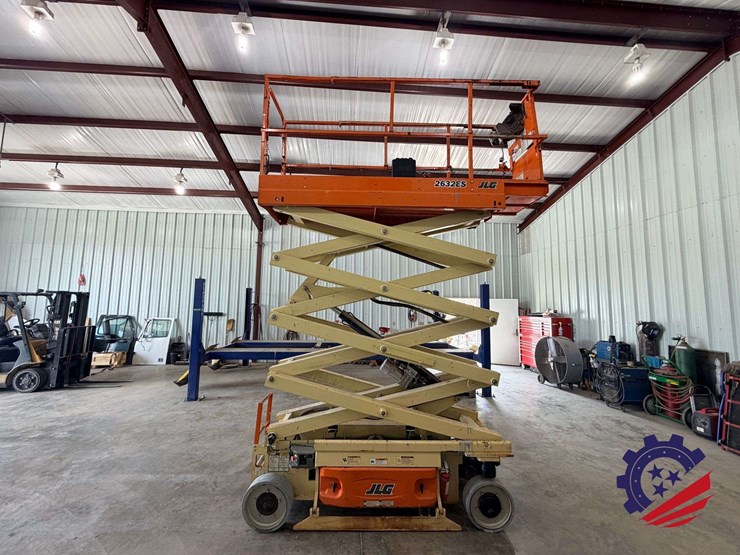 2017-jlg-2632es-image-43