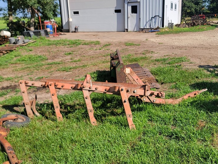 #9910-•-allis-chalmers-snap-coupler-4-bottom-plow-image-9