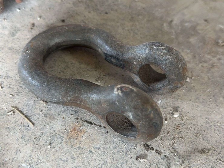 antique-cast-iron-farm-tractor-shackle-clevis-hardware-lot-image-4