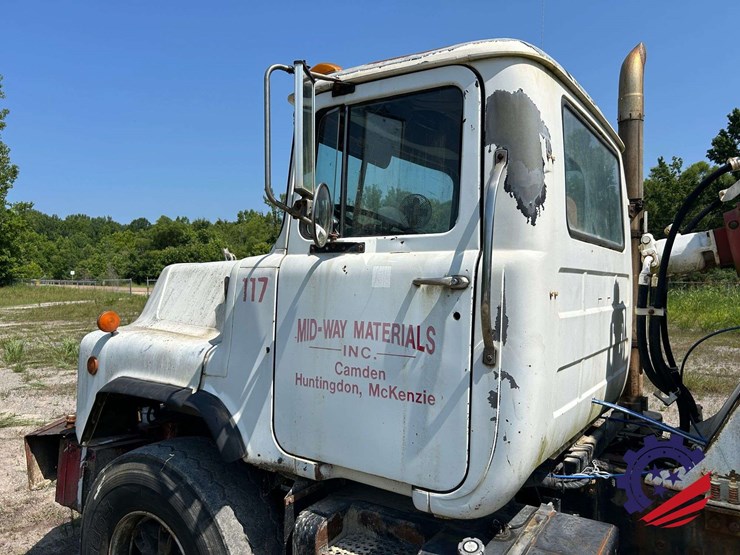 1997-mack-dm-concrete-mixer-truck-image-22