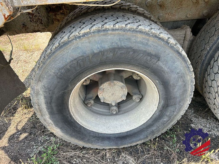 1997-mack-dm-concrete-mixer-truck-image-9