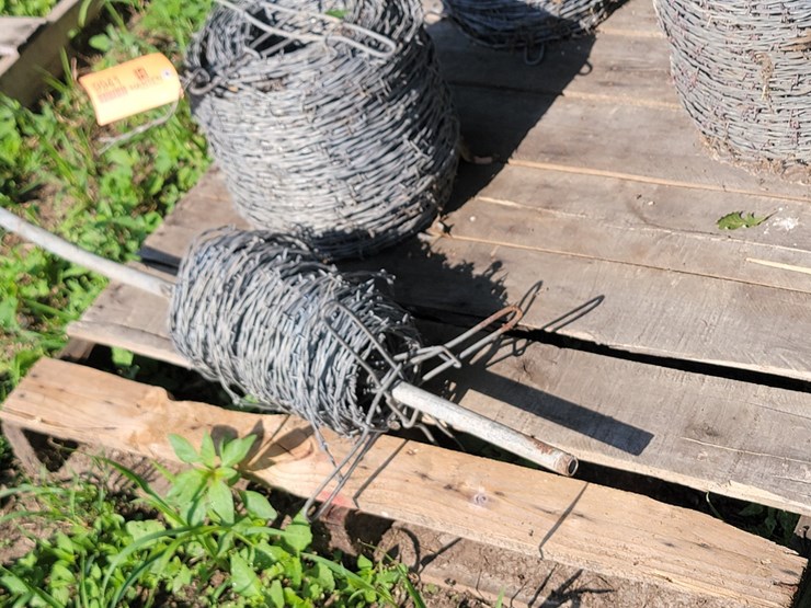 #9941-•-(4)-rolls-of-barbed-wire-image-6