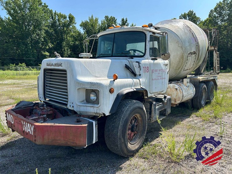 1998-mack-dm690s-image-15