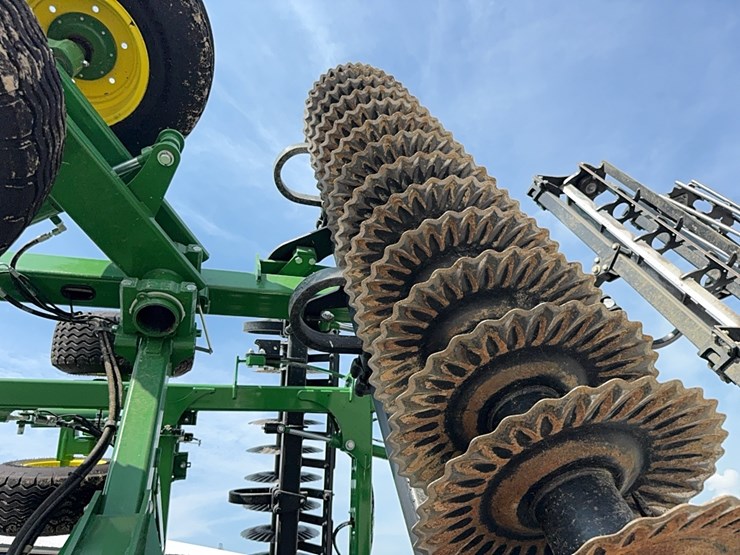 2021-john-deere-2660vt-image-27