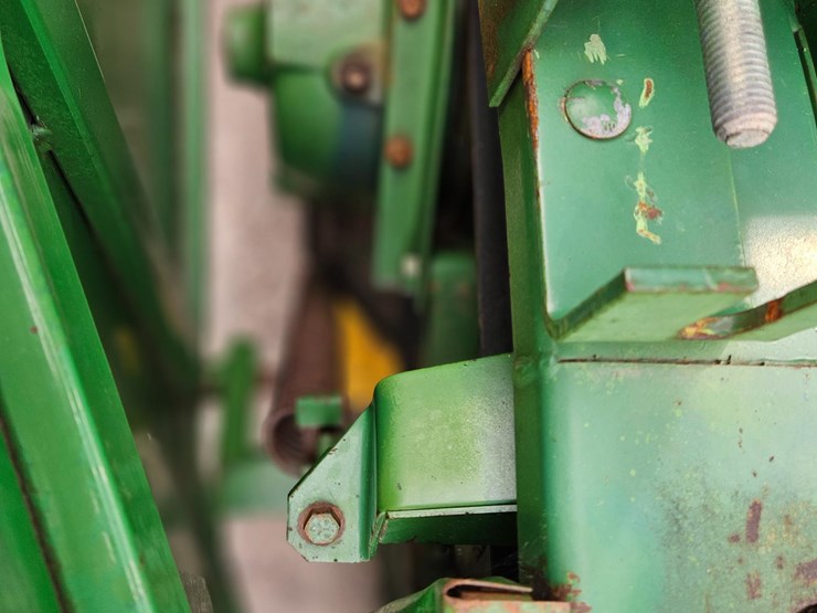 john-deere-220-image-13
