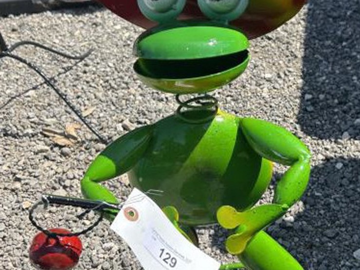 #129-•-metal-art---bobble-fishing-frog-w/-red-hat-image-1