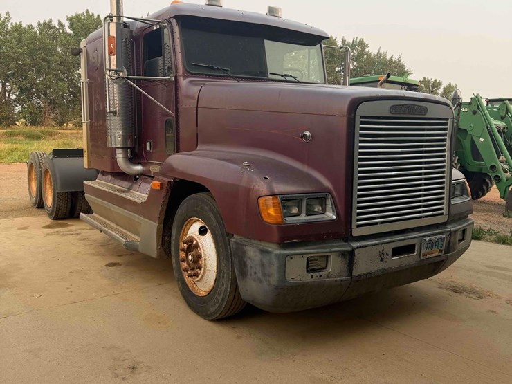 1996-freightliner-fld-semi-image-2