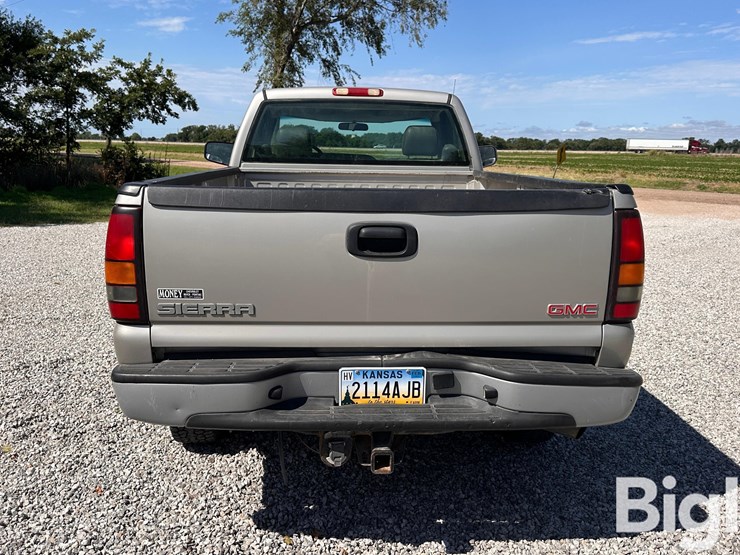 2004-gmc-sierra-2500-image-6