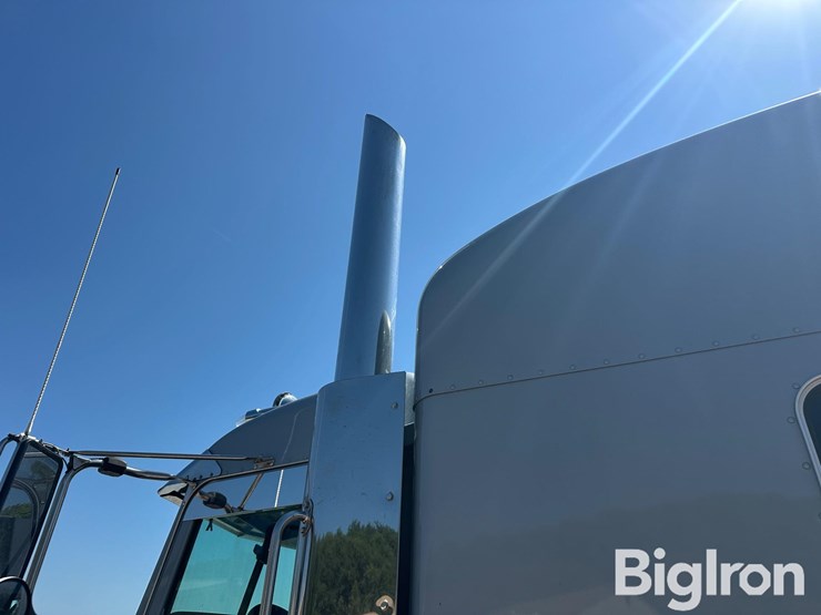 2020-peterbilt-389-image-15