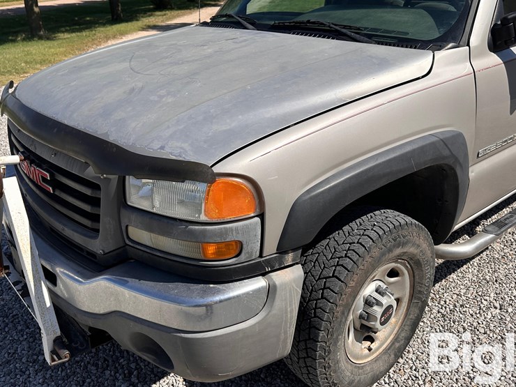 2004-gmc-sierra-2500-image-11