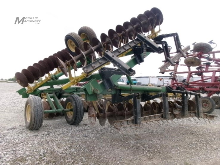 john-deere-220-image-13