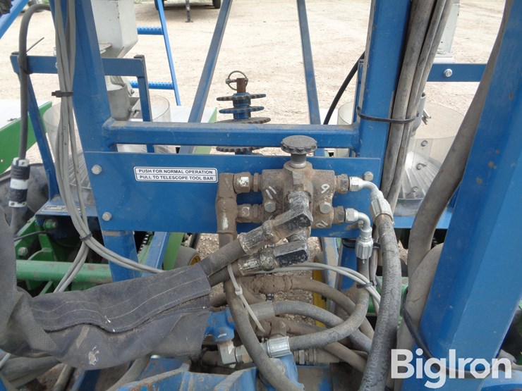 almaco-4r30-3-pt-research-planter-image-16