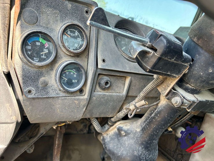 1992-mack-dm600gk-rear-discharge-concrete-mixer-truck-image-99