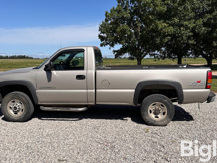 2004-gmc-sierra-2500-image-8