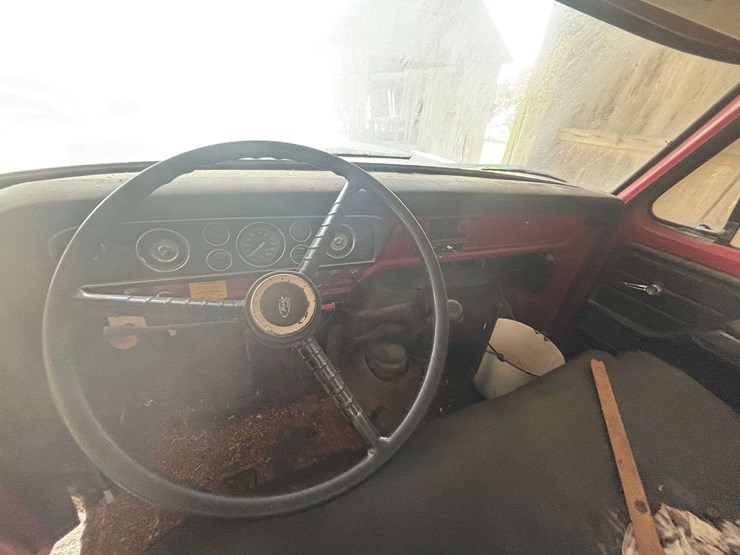 1975-ford-600-image-15