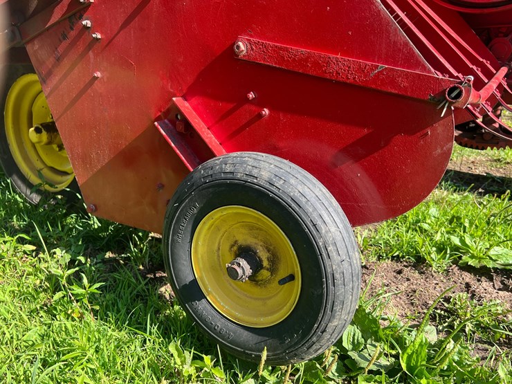 #9902-•-new-holland-square-baler-image-24