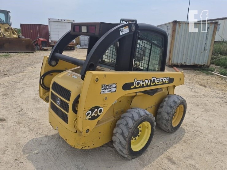 deere-240-image-3