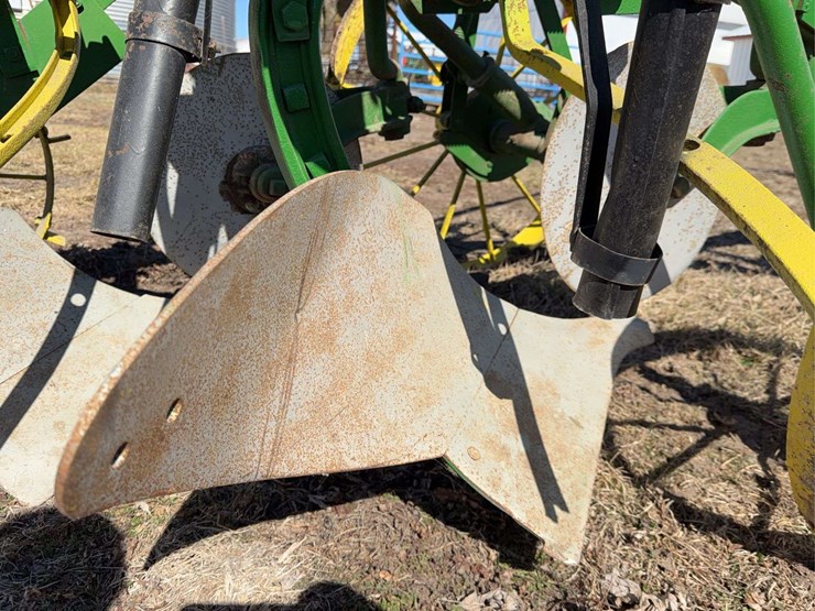 john-deere-pull-type-two-bottom-plow-image-17