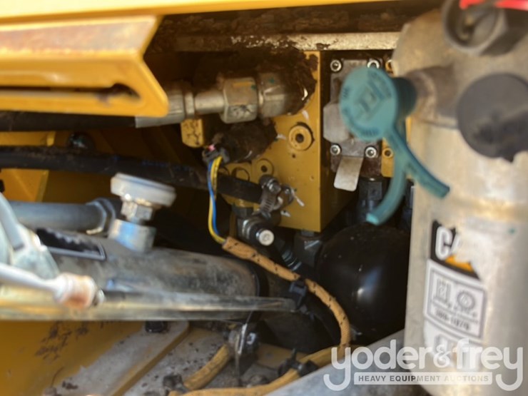 2018-caterpillar-d6n-lgp-image-36