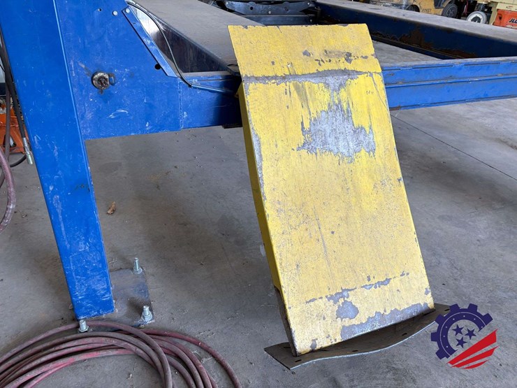 2014-bendpak-hds-14x-14,000-lb.-extended-four-post-vehicle-lift-with-dual-rolling-bridge-jacks-image-11