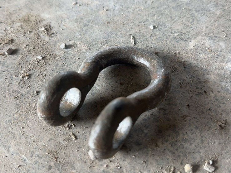 antique-cast-iron-farm-tractor-shackle-clevis-hardware-lot-image-8