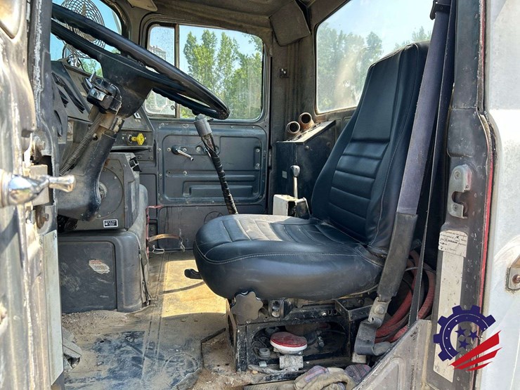 1995-mack-dm690s-image-79