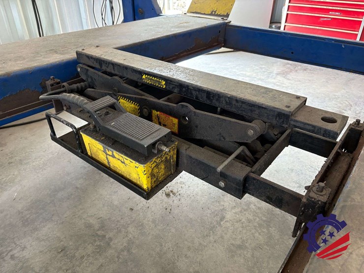 2014-bendpak-hds-14x-14,000-lb.-extended-four-post-vehicle-lift-with-dual-rolling-bridge-jacks-image-13
