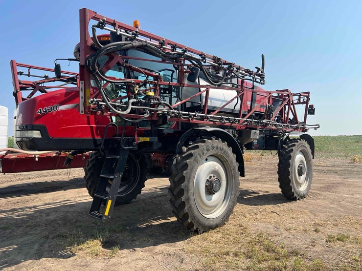 case-ih-patriot-4430-sprayer-image-8