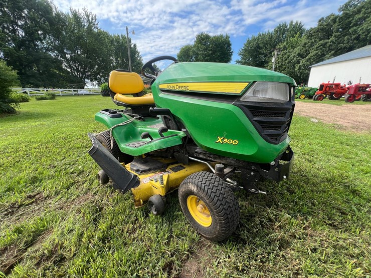 john-deere-x300-image-4
