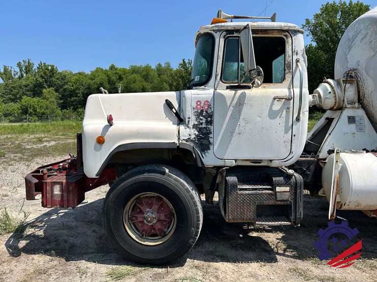 1992-mack-dm600gk-rear-discharge-concrete-mixer-truck-image-20
