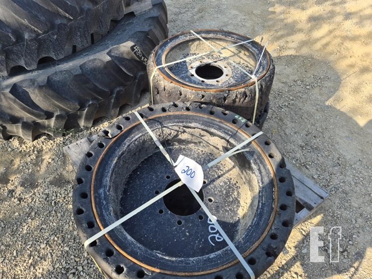 airless-skid-steer-tires-image-2