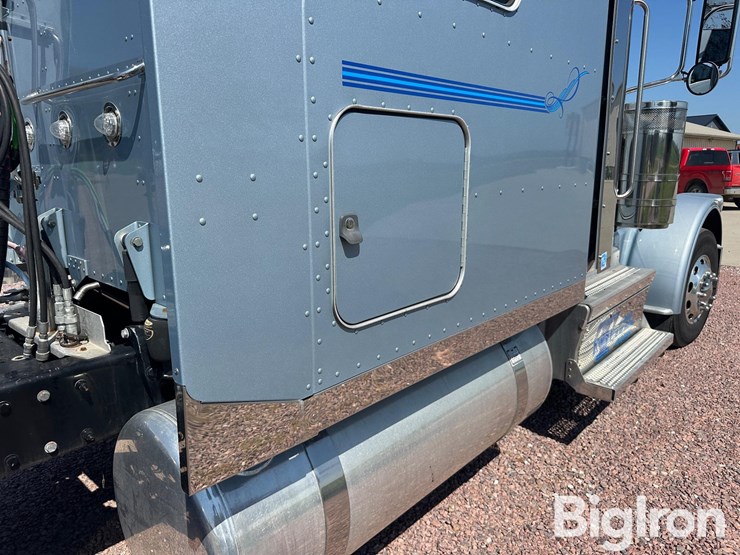 2020-peterbilt-389-image-20