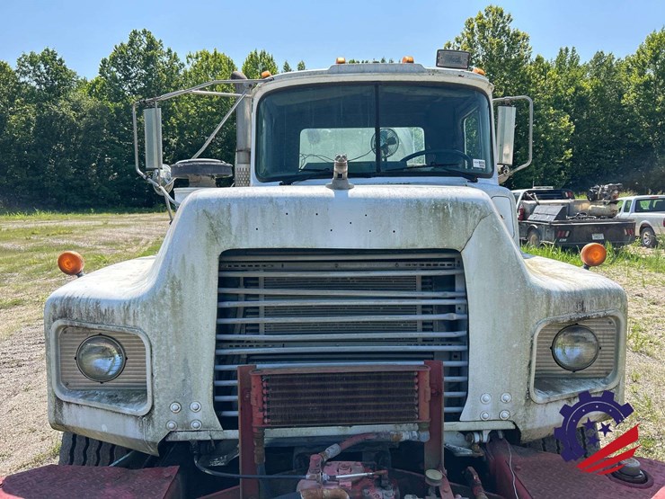 1995-mack-dm690s-image-16