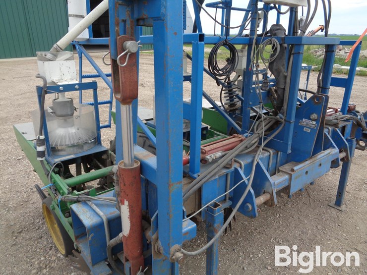 almaco-4r30-3-pt-research-planter-image-13
