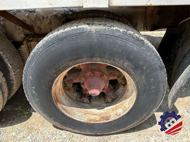 1992-mack-dm600gk-rear-discharge-(glider-kit)-concrete-mixer-truck-image-10