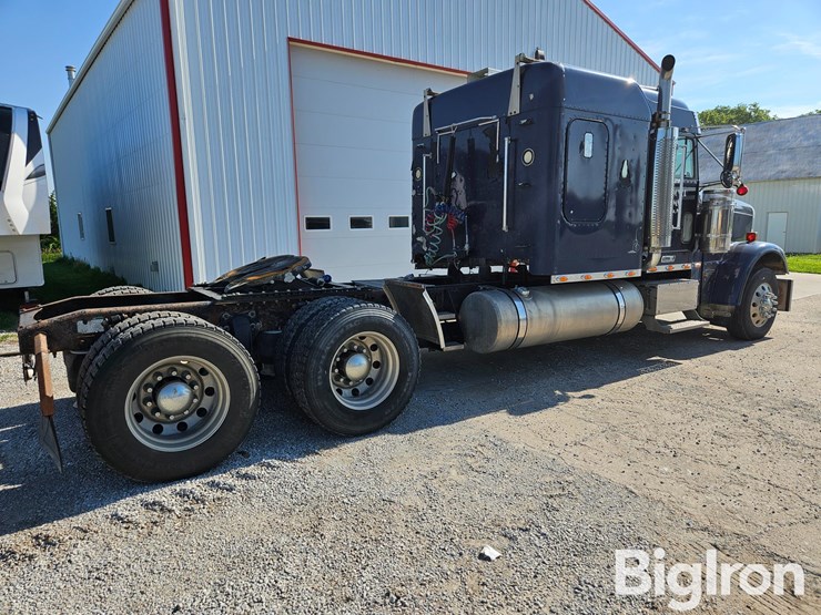 2005-freightliner-fld132-classic-xl-image-5