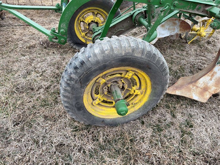 john-deere-pull-type-two-row-planter-image-12