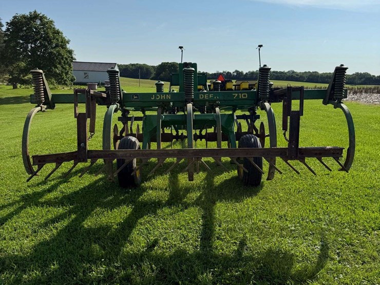 john-deere-710-image-9