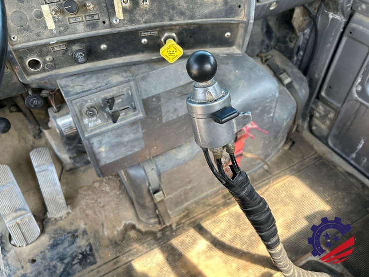 1995-mack-dm690s-image-82