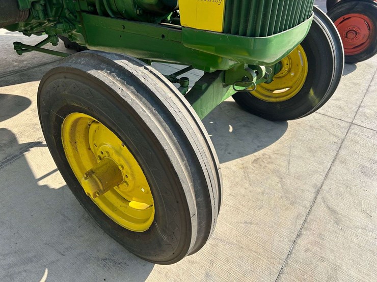 john-deere-830-image-11