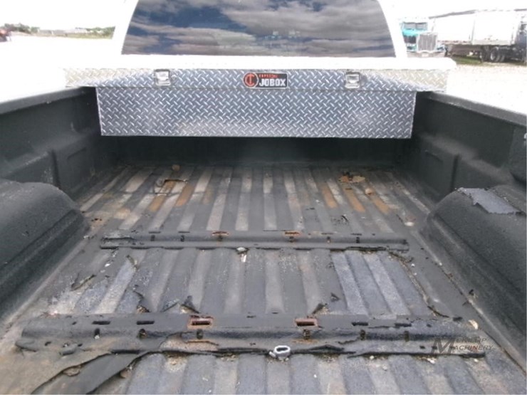 2001-chevrolet-silverado-3500-image-13