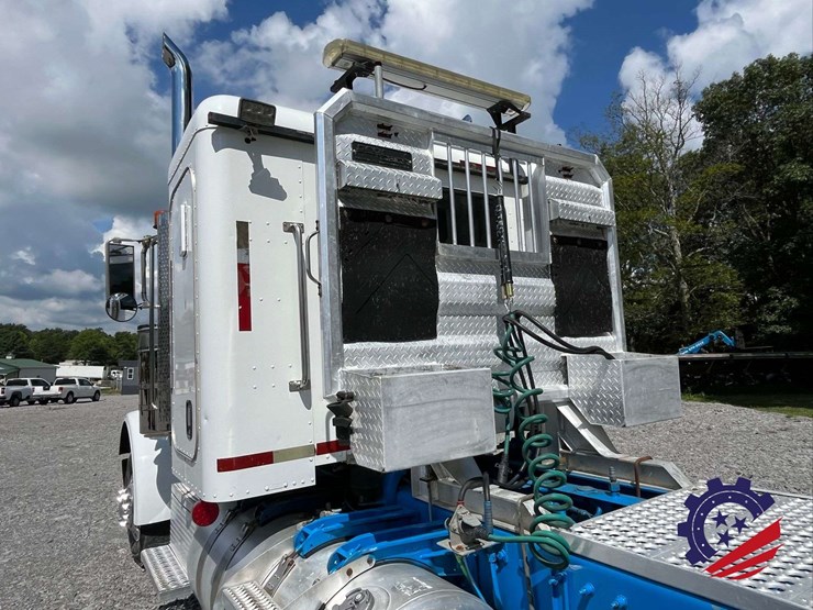 2013-peterbilt-367-image-25