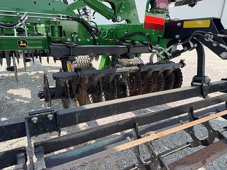 2021-john-deere-2660vt-image-22