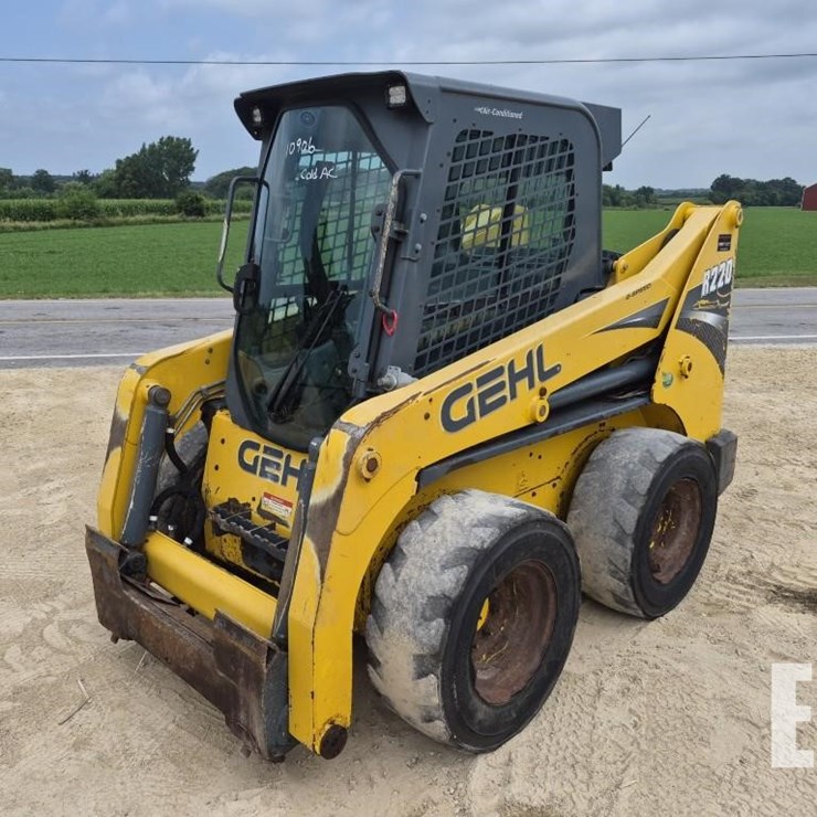 2017 GEHL R220