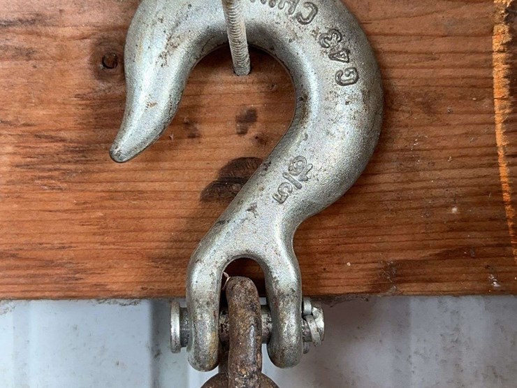 heavy-duty-steel-towing-and-rigging-chain-with-forged-hooks-image-3