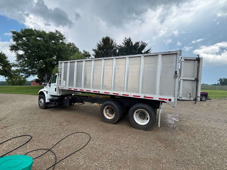 2011-international-durastar-4400-image-8