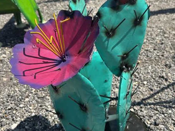 #140-•-metal-art---medium-cactus-w/-pink-flower-image-1