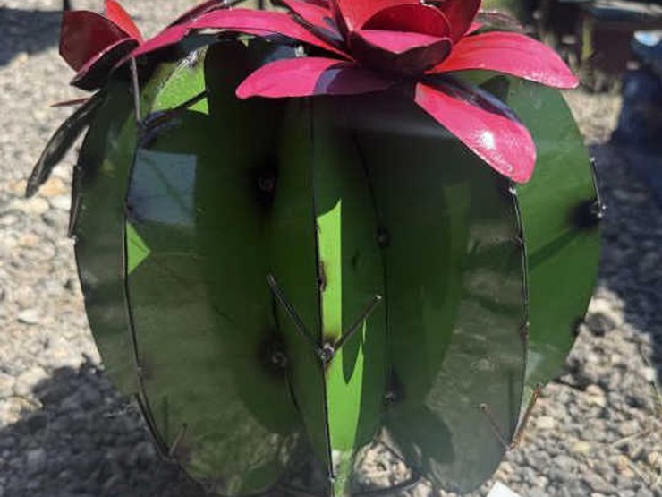 #109-•-metal-art---small-cactus-w/-pink-flower-image-1