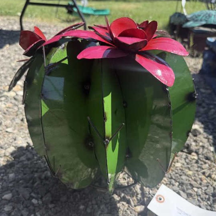 #109 • Metal Art - Small Cactus w/ Pink Flower